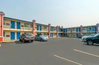 Studio 6 Suites Albany, or - parking