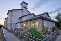 Studio 6 Bakersfield, CA Hotels near Meadows Field Airport
