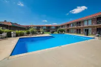 Rodeway Inn - Pools