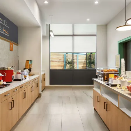 Hampton Inn & Suites - San Mateo
