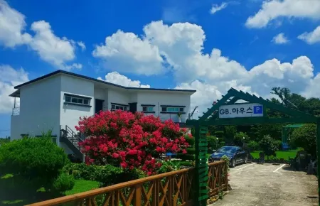 Jeju GB House Pension Отели рядом с достопримечательностью «Jeju Jeolmul Natural Recreation Forest»