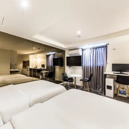 Raha Hotel Отели рядом с достопримечательностью «Железнодорожная станция Хвеги»