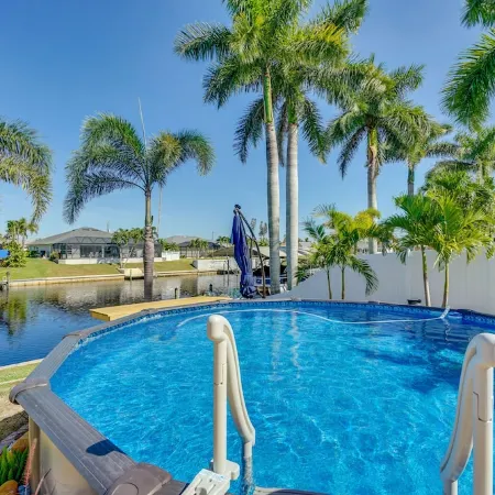 Hot Tub, Pool and Putting Green Cape Coral Oasis!