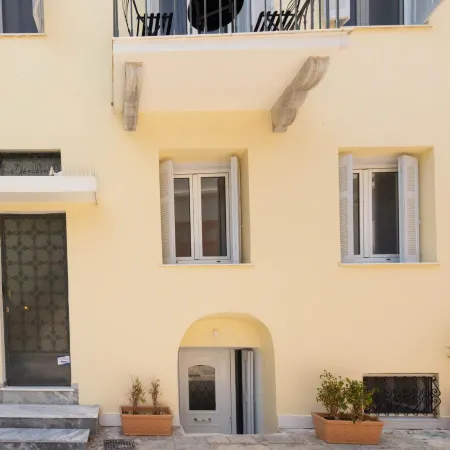 Athens Plaka Family Suites Отели рядом с достопримечательностью «Район Анафиотика»