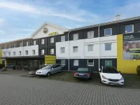 B&B HOTEL Berlin Genshagen-Süd - parking