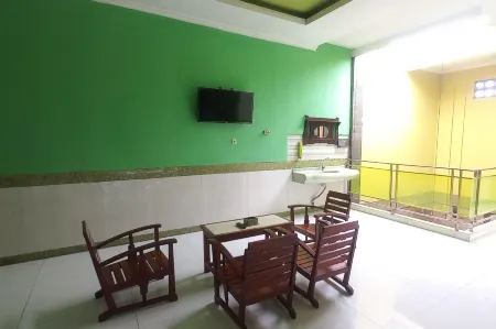 RedDoorz Syariah Near Bypass Krian Отели в г. Mojosari