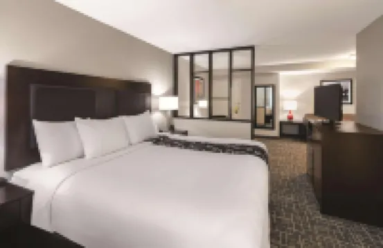 La Quinta Inn & Suites by Wyndham Atlanta Airport South Hotels in College Park