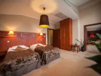 Farmona Hotel Business & Spa Hotels near Zakopianka Shopping Centre