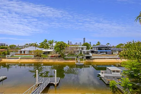 Luxico Urban Hideaway (Pet Friendly) Отели рядом с достопримечательностью «Библиотека Бродбич»