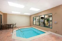 Wingate by Wyndham - Orlando International Airport - Hot Tub