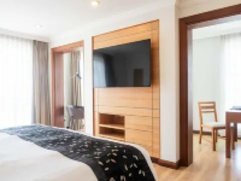 Plaza Sutera Biru Hotel โรงแรมในกัวลาเบไลต์