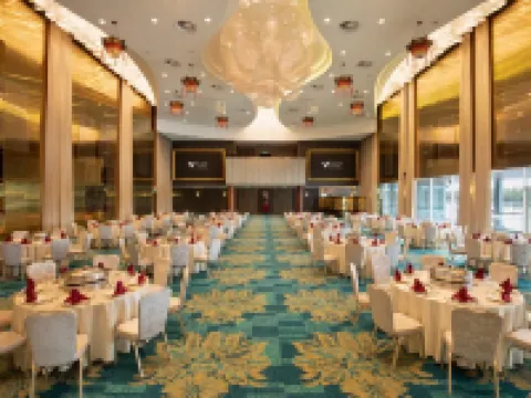 V Plaza Hotel โรงแรมในกัวลาเบไลต์