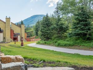 Fully Renovated Studio | Ski in/Out: Closest Condo to Lift | Pool & Hot Tubs