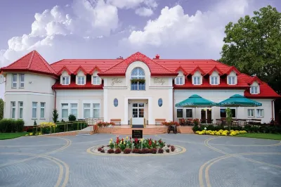 Hotel Złote Dęby فنادق في Legionowo County