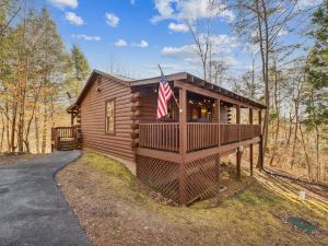 Wildberry Retreat 1 Bedroom Cabin by Redawning