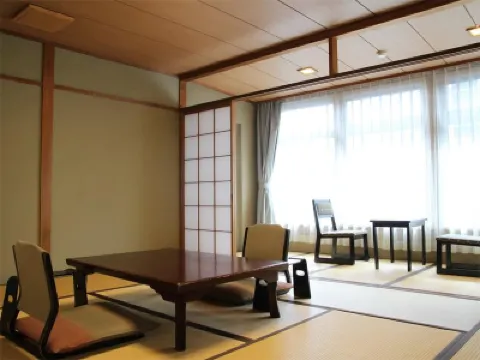 카모가와칸 폰토초 주변 호텔