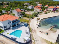 Franka Hotels in Pasman