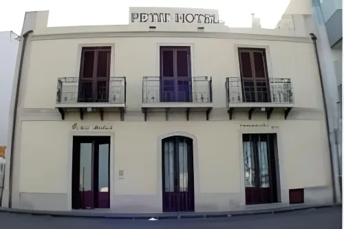 Petit Hotel