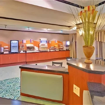 Holiday Inn Express & Suites CLINTON by IHG