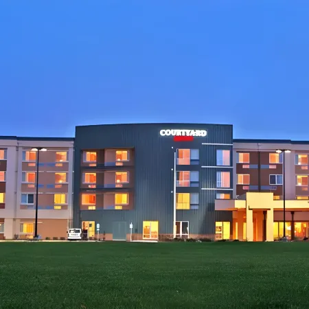 Courtyard Milwaukee Airport