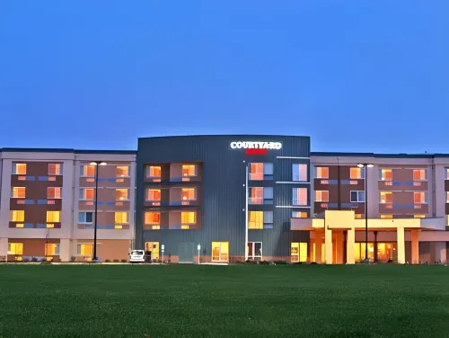 Courtyard Milwaukee Airport - Airport Shuttle