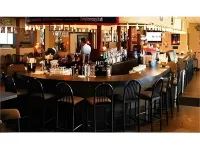 Trade Winds Central Inn - bar
