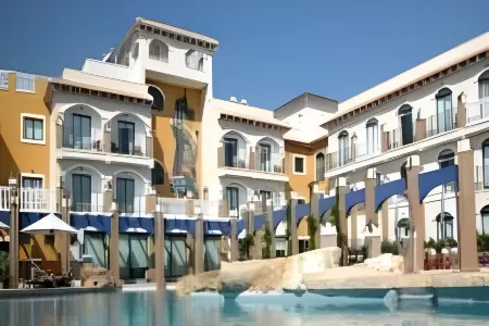 Hotel la Laguna Spa & Golf Отели рядом с достопримечательностью «Platja Centre»