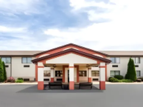 普利茅斯速8酒店 馬歇爾縣酒店