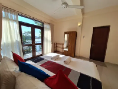 Myh - Lake Front Pvt Villa with Staff and Includes Free Breakfast of Your Choice
