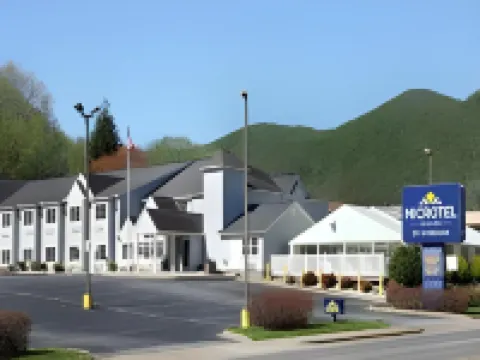 Quality Inn & Suites Maggie Valley - Cherokee Area Hotels in Maggie Valley