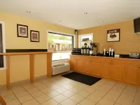 Ardsley Acres Hotel Court - Desayuno