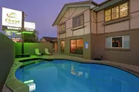 Chalet Motor Inn - Pools