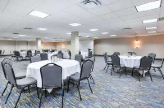 โรงแรมฮอลิเดย์ อินน์ เอ็กซ์เพรส วินนิเพก แอร์พอร์ต - โปโล พาร์ค บาย IHG