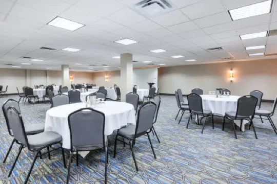 Holiday Inn Express WINNIPEG AIRPORT - POLO PARK by IHG