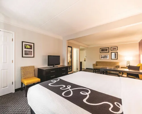 La Quinta Inn & Suites by Wyndham San Antonio Downtown Hotels near Ojeda Park