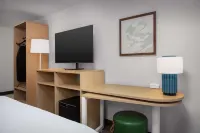 Spark by Hilton Atlanta Cumberland Ballpark - مسبح