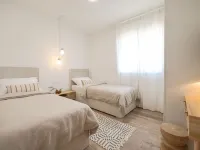 Grota Hotels in Opcina Jasenice