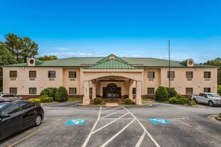 Econo Lodge Inn & Suites Marietta