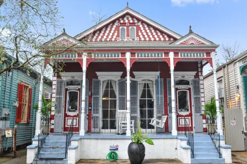The Burgundy Bed and Breakfast - Bed and Breakfasts