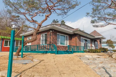 Yongin Pension the Rock Отели рядом с достопримечательностью «Everland»