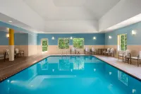 Holiday Inn Express & Suites Fredericksburg Hotels in Hartwood