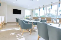 Holiday Inn Express & Suites COCOA BEACH by IHG - breakfast