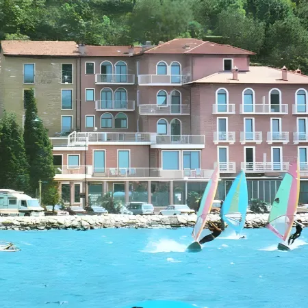 Lake Hotel Ifigenia