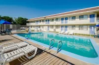 Motel 6 Thornton, CO - Pools