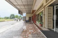 RedDoorz Near CitraLand Gama City Medan Hotels in Medan Estate