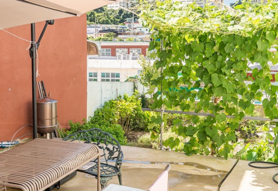 [누아 호텔의 모던한 외관 이미지]