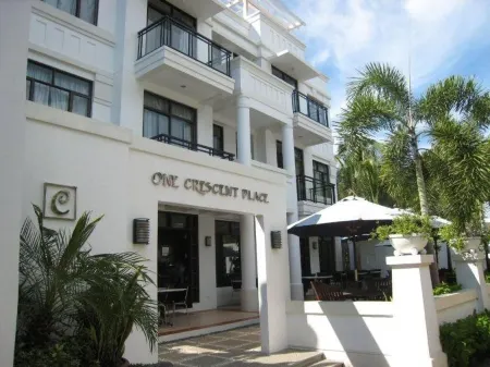 One Crescent Place Hotel