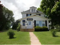 Royalty Maples Cottages and Motel Hotels in 