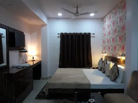 Kanha Inn Отели рядом со станцией Charbagh Railway Station