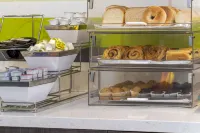 Best Western Plus Gardena Inn  Suites - 朝食